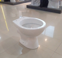 WC écologique européen sans réservoir, à évacuation indépendante (siphon en P), sans eau