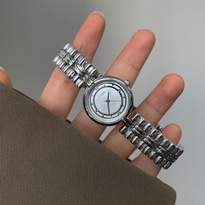 CILOA Montre pour femme avec cadran rond vert, bracelet en métal, montre-bracelet à quartz décontractée et tendance - Product Image 1