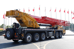 رافعة شاحنة صينية شهيرة بحمولة 100 طن طراز STC1000C5-8 بارتفاع رفع أقصى 78.1 متر للبيع في العراق - Product Image 5