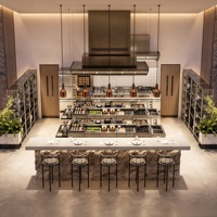 Aménagement complet de restaurant, mobilier sur mesure, design d'intérieur, présentoir commercial, comptoir de bar, décoration, rénovation de magasin