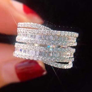 Anello Classico a Forma di T con Diamante Sintetico in Ottone per Donne, Gioiello Elegante e alla Moda per Uso Quotidiano - Product Image 1