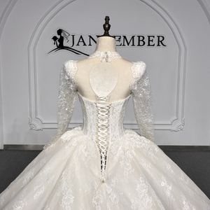 ชุดแต่งงานหรูหราสีงาช้าง รุ่น Gt302-Pz คอเสื้อแบบ Illusion แต่งลูกไม้รัดตัวทรงเจ้าหญิง กระโปรงทรงบอลกาวน์ ประดับดอกไม้ แบรนด์ Jancember - Product Image 6
