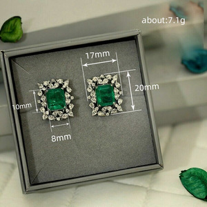 Eleganti Orecchini a Perno Quadrati Verdi per Donne, Accessori per Orecchie Geometrici per Uso Quotidiano - Product Image 3