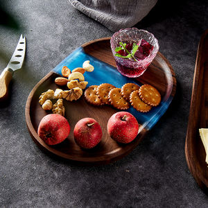 Поднос для еды из натурального дерева и эпоксидной смолы овальной формы - Product Image 4