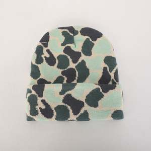 Gorro con logotipo y parche tejido personalizado Gorras tejidas al por mayor gorro de esquí cálido para invierno Unisex Camo acrílico liso Oem gorro teñido de alta calidad - Product Image 4