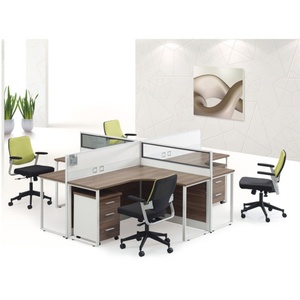 Poste <span class=keywords><strong>de</strong></span> travail modulaire en forme <span class=keywords><strong>de</strong></span> L avec <span class=keywords><strong>cloison</strong></span> intégrée pour bureau - Product Image 1