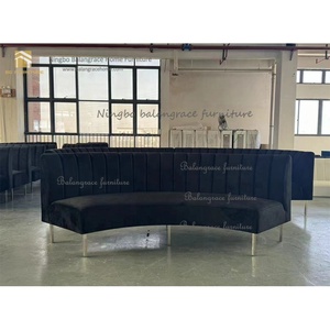 Furnitur sewa acara <span class=keywords><strong>sofa</strong></span> pernikahan beludru hitam gaya modern dengan kaki baja tahan karat - Product Image 1