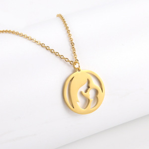 Collar al por mayor con colgante hueco de madre y bebé, cadena de acero inoxidable, regalo para el Día de la Madre - Product Image 1