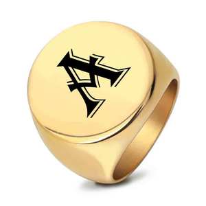 Bague en acier inoxydable 22 mm ronde polie gravée au laser en or 18 carats pour homme - Product Image 1