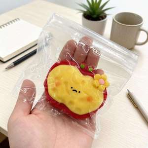 Juguete Blandito de Manzana Roja Cremosa, Juguete Antiestrés de TPR de Levantamiento Lento, Juguete de Simulación de Fruta Suave para Descompresión, Certificado CE - Product Image 2