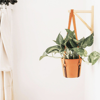 Jardinière murale en cuir pour l'intérieur et l'extérieur, porte-pot de fleurs suspendu pour fleurs artificielles, matériau durable, personnalisable, respectueux de l'environnement