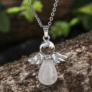 Collana con Ciondolo Angelo in Pietra Naturale, Delicato Charm in Gemma, Gioielli Spirituali Boho Fatti a Mano per Donne, Regalo Casual Quotidiano - Product Image 1