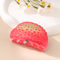 Griffe de cheveux en PVC de fruits ludiques pour une prise en main des cheveux frais, style esthétique et personnel d'été