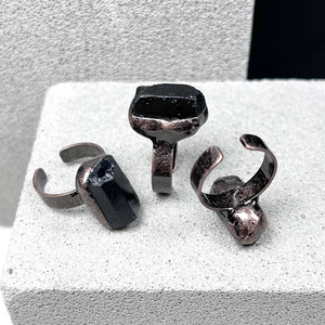 Ventes chaudes - Bague en pierre naturelle de tourmaline noire réglable, bijoux vintage en cristal pour hommes et femmes - Product Image 2