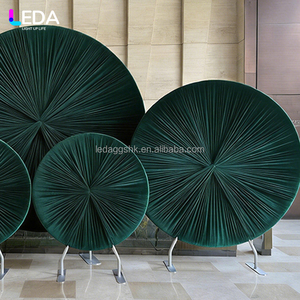 LEDA Eventos y Decoración: Nuevo Diseño de Soporte Redondo de Aleación de Aluminio Metálico Verde Oscuro para Interiores - Product Image 3
