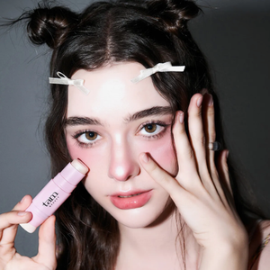 TAM BEAUTY เจลลี่ บีม ซิลกี้ สติ๊ก ไฮไลท์เตอร์ 03 เท็ดดี้ โกลด์ เคบิวตี้ โกลเด้น บีม วอร์ม เรเดียนซ์ เจลลี่ โกลว์ - Product Image 2