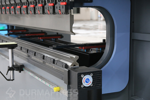 DURMAPRESS DELEM Garantía de 3 años DA53T 110T3200 Dobladora de acero negro con eje Y1 Y2 X <span class=keywords><strong>R</strong></span> + V - Product Image 3