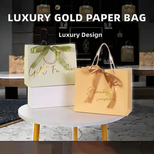 Bolsa de Compras Personalizada de Lujo, Biodegradable, con Lámina Dorada, Mate, Grabada en Relieve, Laminada, de Papel Blanco Resistente, para Tiendas de Ropa - Product Image 2
