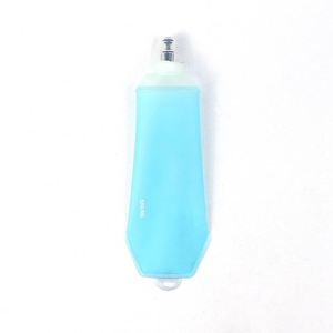ขวดน้ำพับได้แบบนิ่ม TPU ปราศจากสาร BPA ขนาด 500 มล. สำหรับกิจกรรมกลางแจ้ง พร้อมรูสำหรับแขวน - Product Image 3