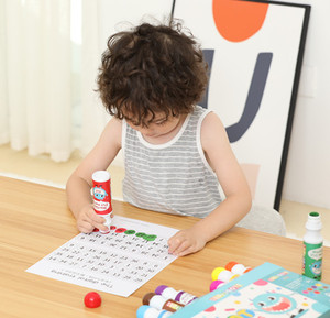 <span class=keywords><strong>ปากกา</strong></span>เมจิก Superdots Dot Art ขนาด 2 ออนซ์ สีสันสดใส สำหรับระบายสีแบบ Sponge Graffiti Bingo Dabber ปลอดสารพิษ ล้างออกง่าย เหมาะสำหรับเด็กๆ ใช้วาดภาพ - Product Image 4