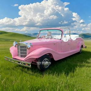 Automobile électrique vintage rose élégante pour le transport de mariage et les séances photo - Product Image 4