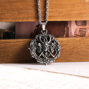 Collar con Colgante de Acero Inoxidable para Hombre, Estilo Guerrero Retro Europeo Americano, Amuleto con Diseño de Espada Plateada SP1116 - Product Image 1