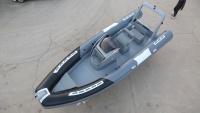 Bateau pneumatique de pêche personnalisé de luxe Sport Orca Hypalon PVC 22,6 pieds (6,8 m) avec coque en fibre de verre, type RIB