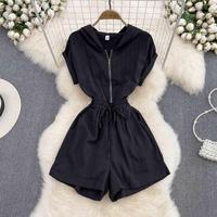 Combinaison short décontractée slim pour femme avec sweat à capuche et ceinture, idéale pour l'été