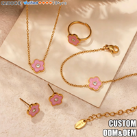 CAIOOCHE Anlaufgeschütztes Kinderschmuckset: Niedliche Edelstahl-Halskette, Ohrringe und Ring mit vergoldeter Blume und Zirkonia-Tropfenöl-Optik