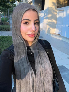 Hijab en coton froissé de qualité supérieure pour les femmes musulmanes confortable élégant imprimé longue écharpe quotidienne pour l'été plus récent - Product Image 2