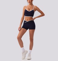 Ensemble de yoga pour femmes personnalisé, haut court à bretelles réglables et leggings à taille croisée, à rayures contrastées, très extensible, pour la gym et le fitness