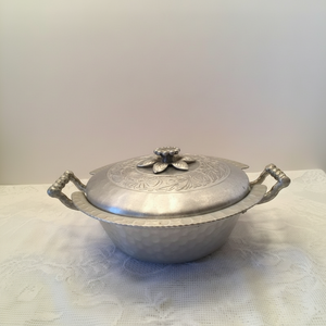 Nouveau bol de service en métal au design fait à la main d'une seule pièce pour les restaurants plats et les services de dîner pour la maison - Product Image 1