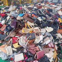 Sacs à main de marque d'occasion pour femme en balles A15 – Vente en gros de sacs à bandoulière usagés pour femme en balles