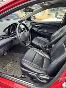 Toyota Yaris 2016, transmission automatique, essence, excellent état, berline pratique 5 places, voiture d'occasion abordable - Product Image 3