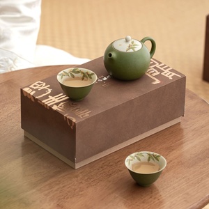 Service à thé Kung Fu Jiao Green peint à la main avec motif Osmanthus, comprenant une théière et deux tasses, coffret cadeau, petit ensemble théière et tasses pour la dégustation du thé à la maison. - Product Image 1