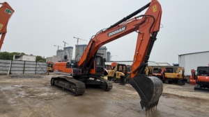 รถขุดมือสอง Doosan DX300LCA, อุปกรณ์หนัก DX300, เครื่องจักรงานดิน, Doosan DX300 สำหรับขาย, รถขุด 30 ตัน พร้อมใบรับรอง - Product Image 2