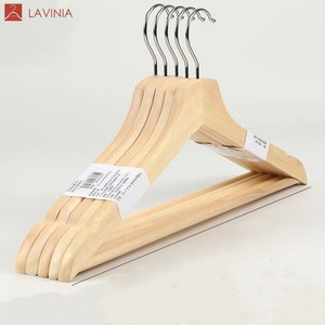Colgador <span class=keywords><strong>de</strong></span> madera antideslizante Lavinia, gran oferta personalizada <span class=keywords><strong>de</strong></span> alta calidad, blanco, marrón para hombres y mujeres, para armario, cocina y uso en garaje - Product Image 1