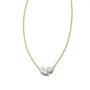 Collana con piccolo ciondolo con diamanti bianchi coltivati in 925 in argento sterling - Product Image 1