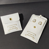 Conteneur à bijoux en microfibre de velours et de daim avec logo personnalisé écologique pour insérer des boucles d'oreilles, des cartes d'affichage et un sac/pochette cadeau
