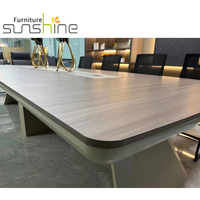 Nouveau modèle de Table en bois peinture de luxe placage de cuisson Microphone Table de conférence pour salle de réunion