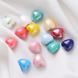 Perles en céramique en forme de cœur de couleur bonbon, 12x13mm, pour la fabrication de bracelets, perles espacées, accessoires de bijoux, DIY - Product Image 1