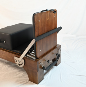Equipo de Gimnasio en Casa de Alta Calidad, Reformer Ajustable de Madera de Roble, Color Negro, Estándar Internacional - Product Image 3