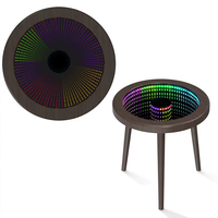 Table basse de luxe à miroir infini avec éclairage LED Pieds en bois noir parfaits pour les salons en stock et prêts à être expédiés
