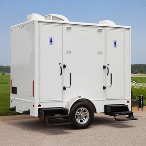 รถพ่วงห้องน้ำเคลื่อนที่สุดหรูแบบกำหนดเองได้ 2 ห้องโดยสาร - Product Image 1