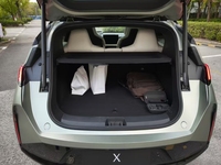 Innovant 2026 Zeekr X Max SUV électrique 4 places avec climatisation bi-zone et équipements de confort personnalisés pour une expérience automobile intelligente