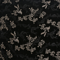Tissu en velours floral brodé de fil d'or fin pour manteau de luxe, robe, robe de soirée et textile de maison