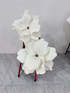 L-169 Elegante, Schlichte Riesige Weihnachtsbaum-Dekoration mit Weißen Künstlichen Blütenköpfen für Schaufenster und Außendekoration - Product Image 6