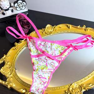 Tanga Retro Japonesa con Estampado Floral, Diseño Hueco Cruzado, Tirantes Finos, Cintura Baja, Sexy para Mujer - Product Image 6