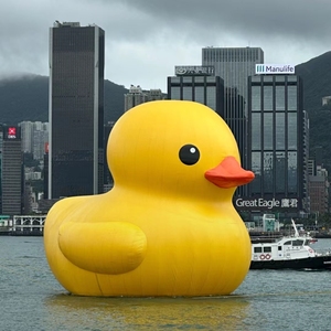 Vente chaude équipement de jeu d'eau publicité bouée de sauvetage enfants bouée géant gonflable Promotion <span class=keywords><strong>canard</strong></span> jaune - Product Image 3