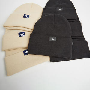 Chapeau d'hiver chaud de haute qualité Lanhai, chapeau en tricot doux avec patch en cuir personnalisé, chapeau de ski, bonnet en laine mérinos à 50% - Product Image 2